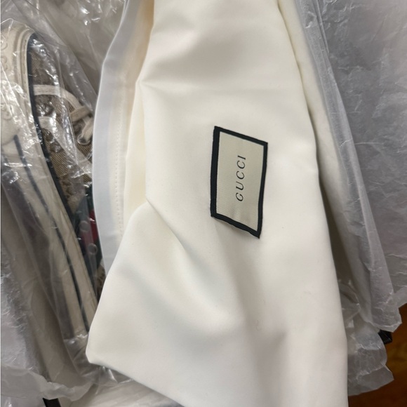 Gucci High-Top Sneakers with Green Interior - Picture 5 of 7